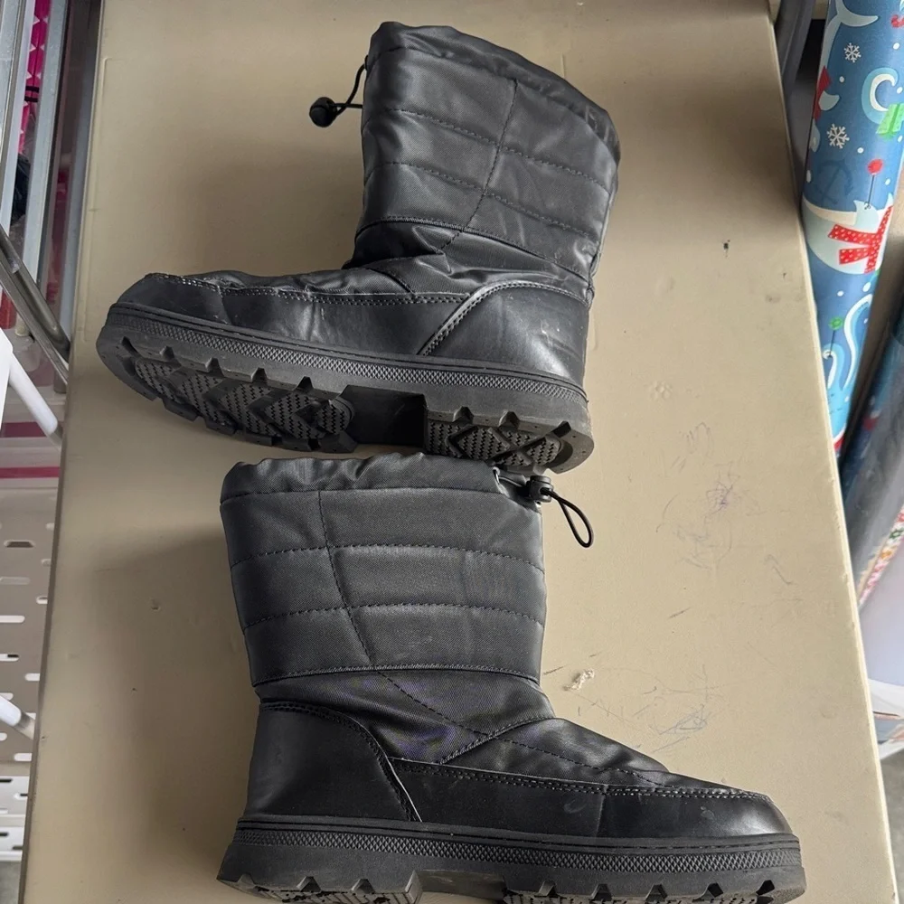 Black Winter Boots with Drawstring size 9